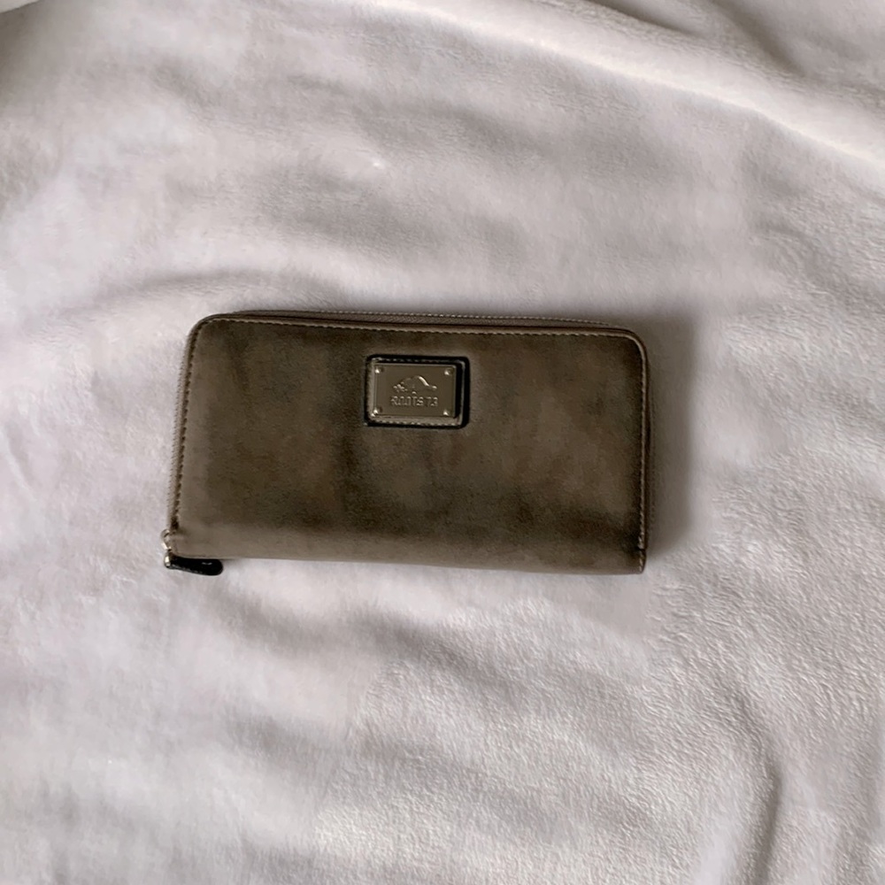 Roots 73 Nubuck wallet. Dark grey.